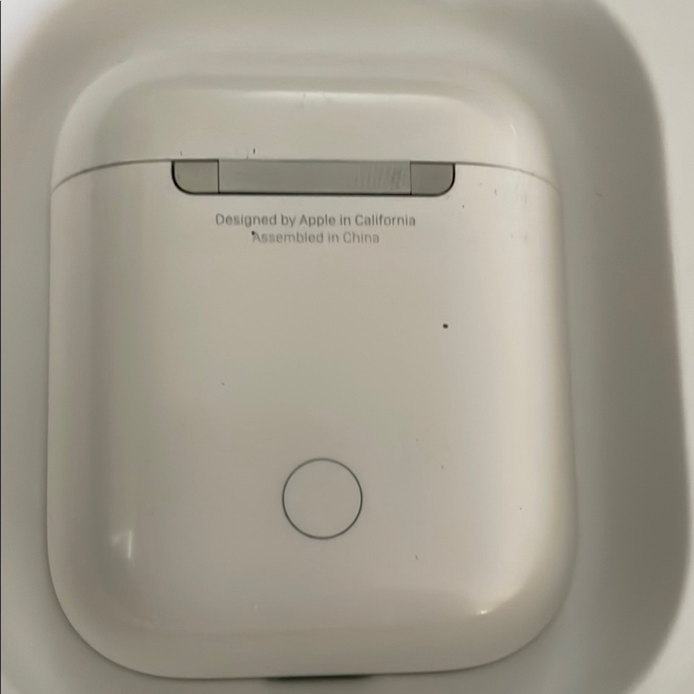 Apple AirPods Charging Case in White  Generation 1/2 Used - Picture 4 of 7